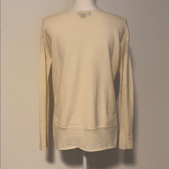 Vince Ivory CASHMERE Light Weight Sweater!! - Picture 3 of 7